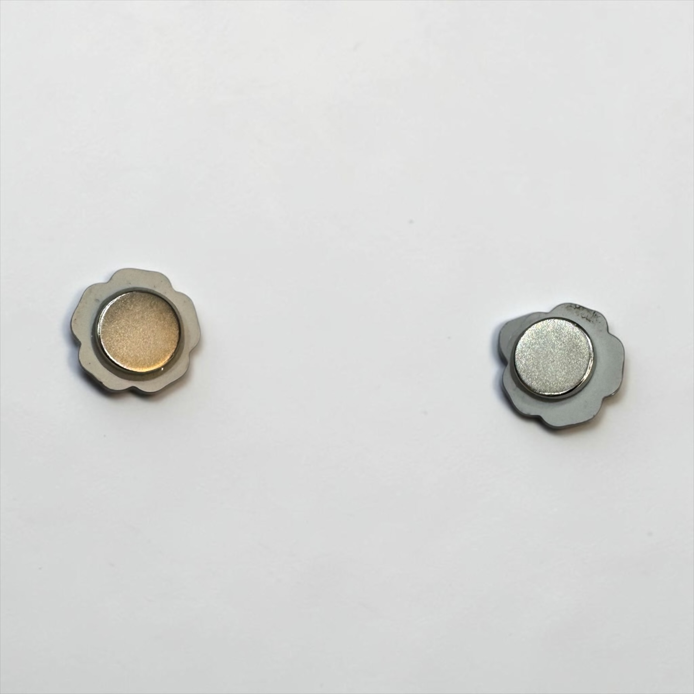 Elegant Flower Magnetic Scarf/Shawl Clips